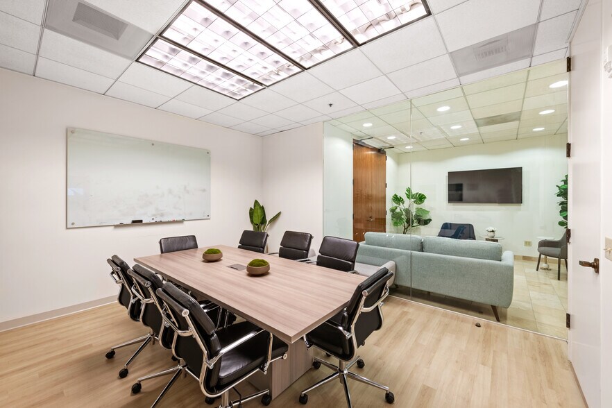 More Photos Of 1880 Century Park E, Los Angeles Office For Lease