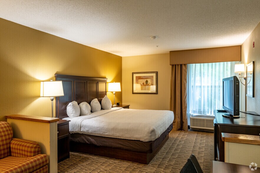 More Photos Of 2225 Shirley Dr, Jackson Hospitality For Sale