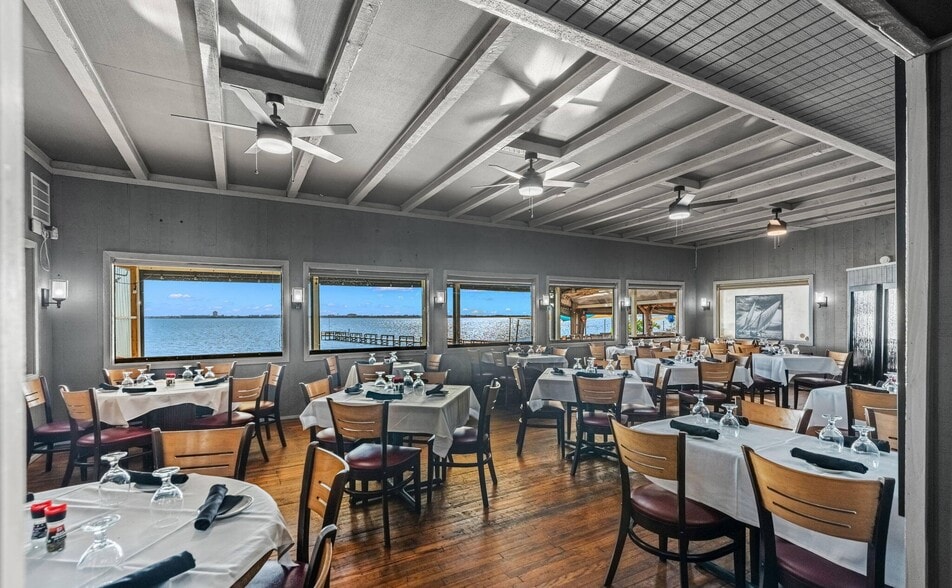 More Photos Of 4845 Dixie Hwy NE, Palm Bay Restaurant For Sale