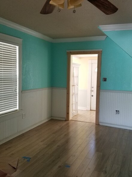 More Photos Of 1200 Connecticut Ave, Saint Cloud General Retail For Sale