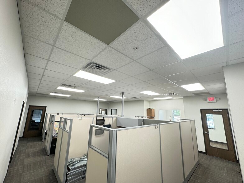 More Photos Of 1011 Surrey Ln, Flower Mound Office For Lease
