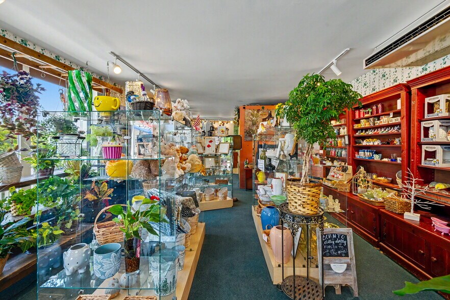 More Photos Of 11 Turnpike Rd, Jaffrey Freestanding For Sale