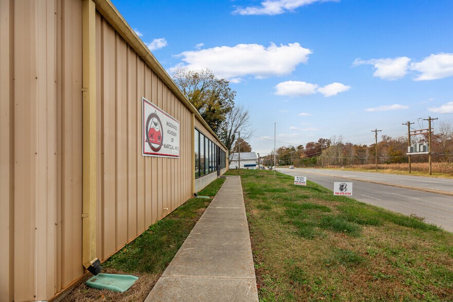 More Photos Of 5106 Wilkinson Blvd, Cramerton Freestanding For Lease