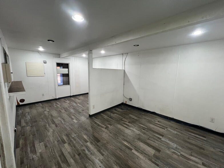 More Photos Of 1601-1635 Hoover Ave, National City Warehouse For Lease
