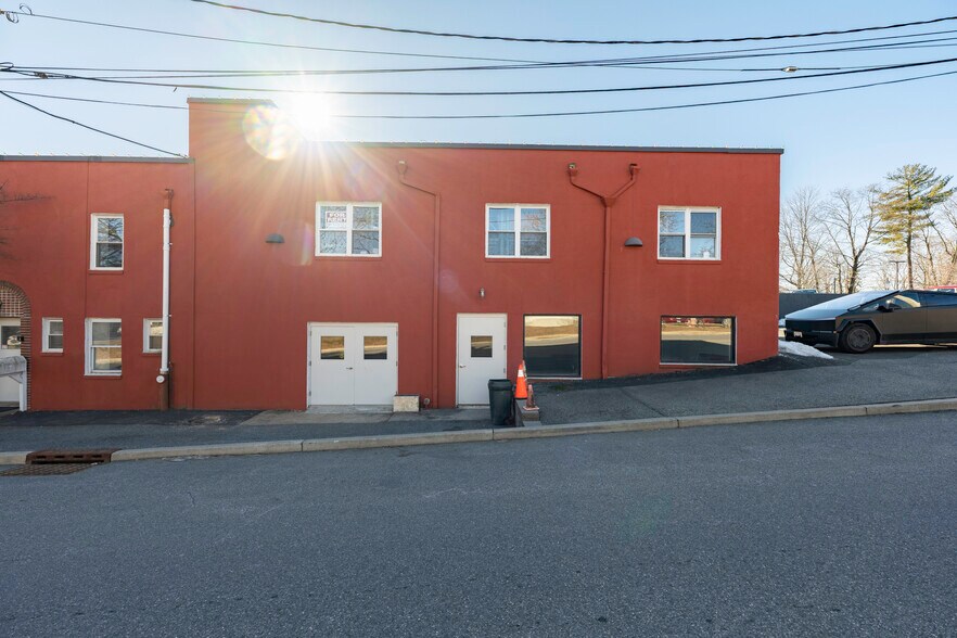 More Photos Of 342 Lexington Ave, Mount Kisco Light Distribution For Lease