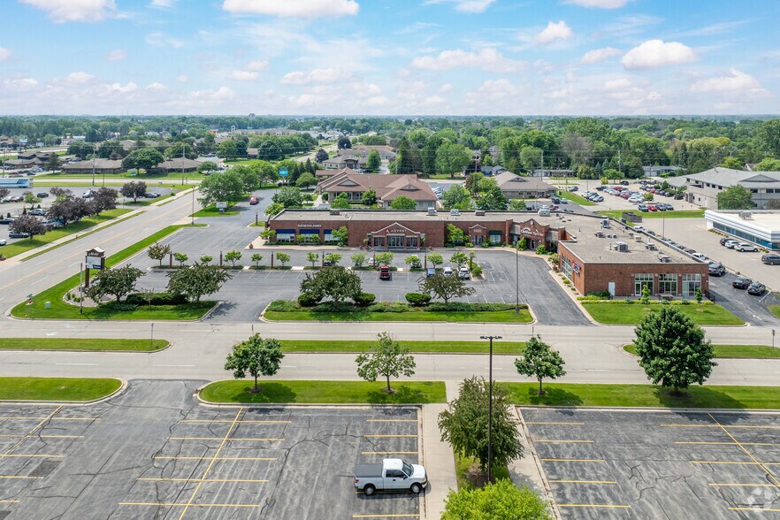 More Photos Of 213-259 S Nicolet Rd, Appleton Freestanding For Lease