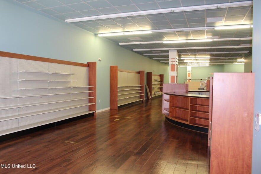 More Photos Of 4405 E Aloha Dr, Diamondhead Storefront Retail Office For Lease