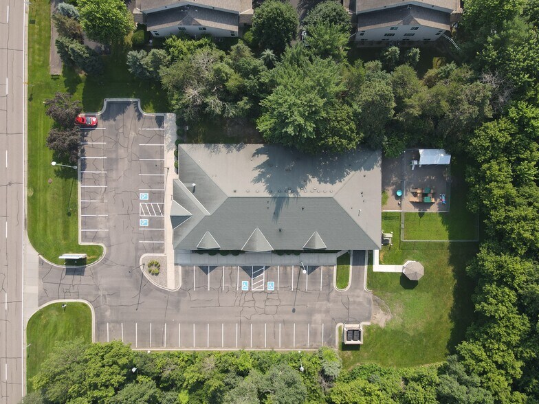 More Photos Of 2172 NW Station Pky, Andover Veterinarian Kennel For Sale