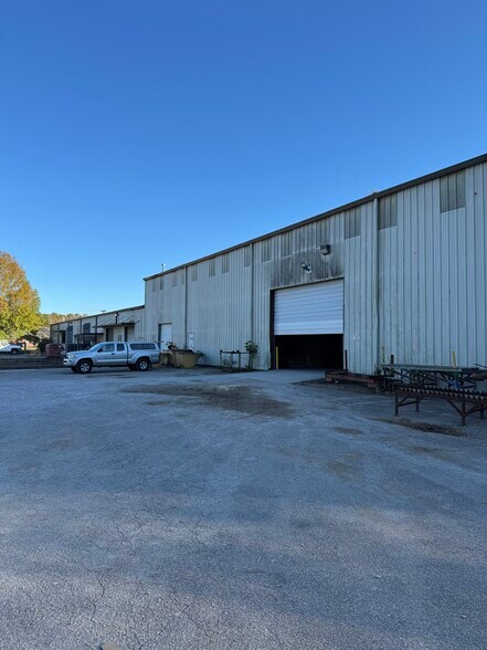 More Photos Of 700 Industrial Park Dr, Selmer Manufacturing For Sale