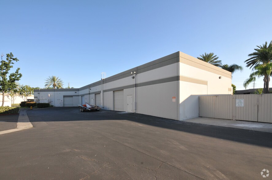More Photos Of 1780 E McFadden Ave, Santa Ana Warehouse For Lease