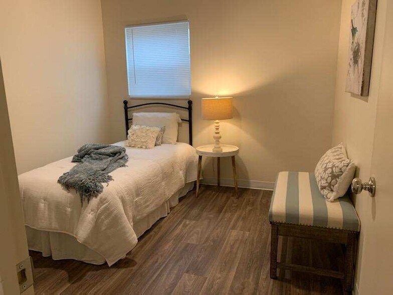 More Photos Of 1121 Stainback St, Petersburg Apartments For Sale