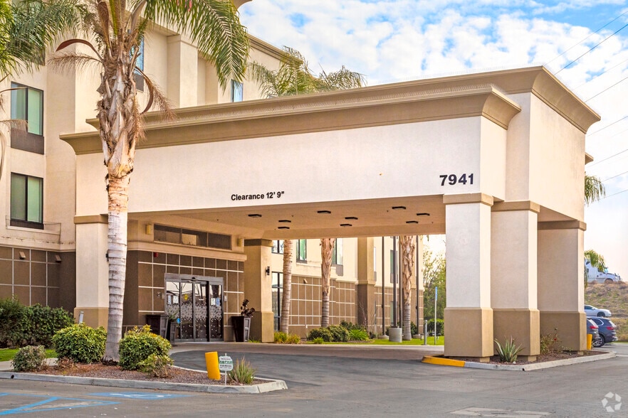 More Photos Of 7941 E Brundage Ln, Bakersfield Hotel For Sale