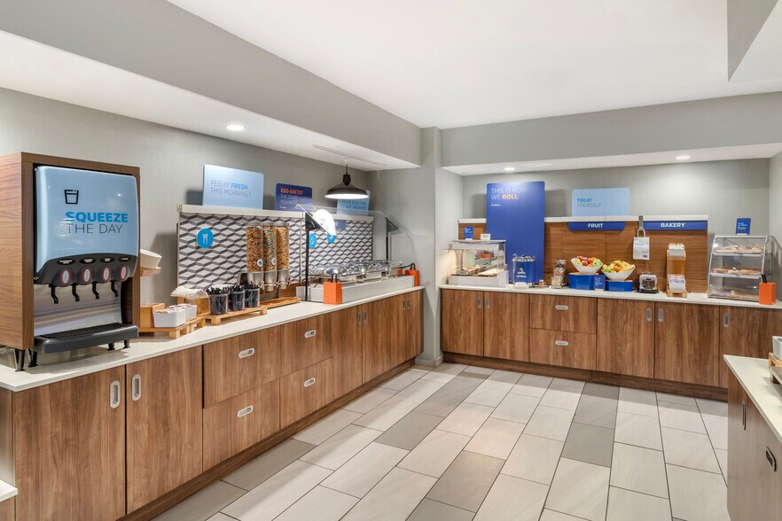 More Photos Of 2965 E Main St, Alice Hospitality For Sale