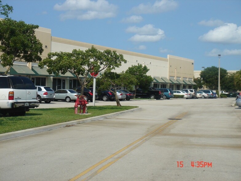 More Photos Of 2600 Glades Cir, Weston Storefront Retail Office For Lease