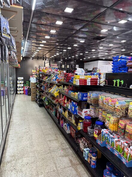 More Photos Of 16798 N Miami Ave, North Miami Beach Convenience Store For Sale