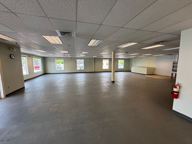 More Photos Of 11-15 Fourth St, Dover Flex For Lease