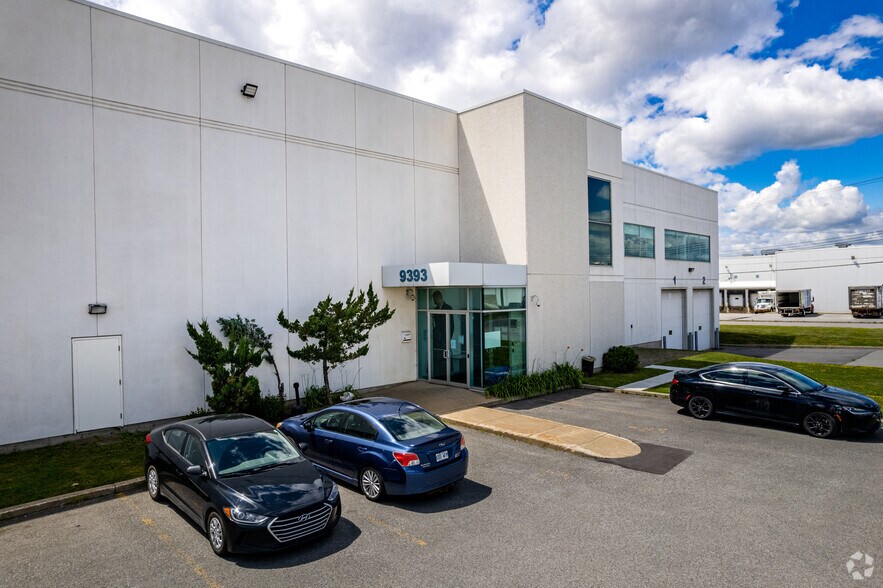 More Photos Of 9393 Boul Métropolitain E, Montréal Warehouse For Lease