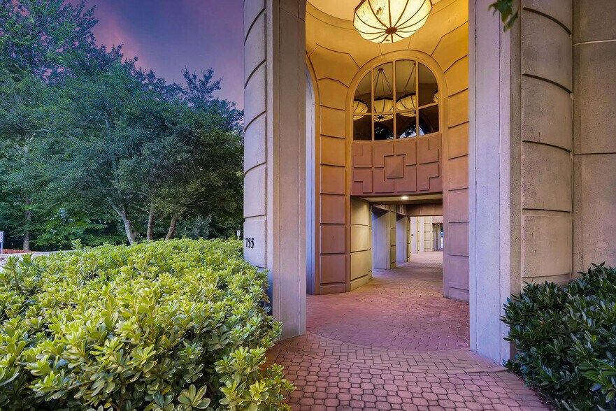 More Photos Of 755 Mount Vernon Hwy NE, Atlanta Medical For Lease