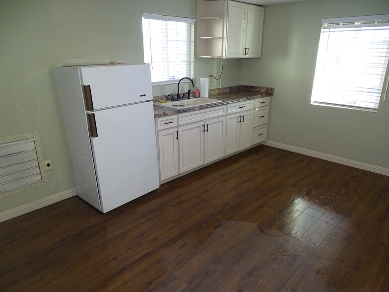 More Photos Of 2110 W Bonanza Rd, Las Vegas Service For Lease