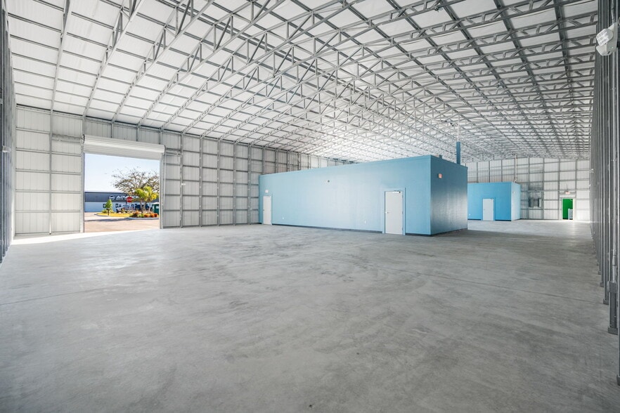 More Photos Of 6730 28th Street Cir E, Sarasota Warehouse For Sale