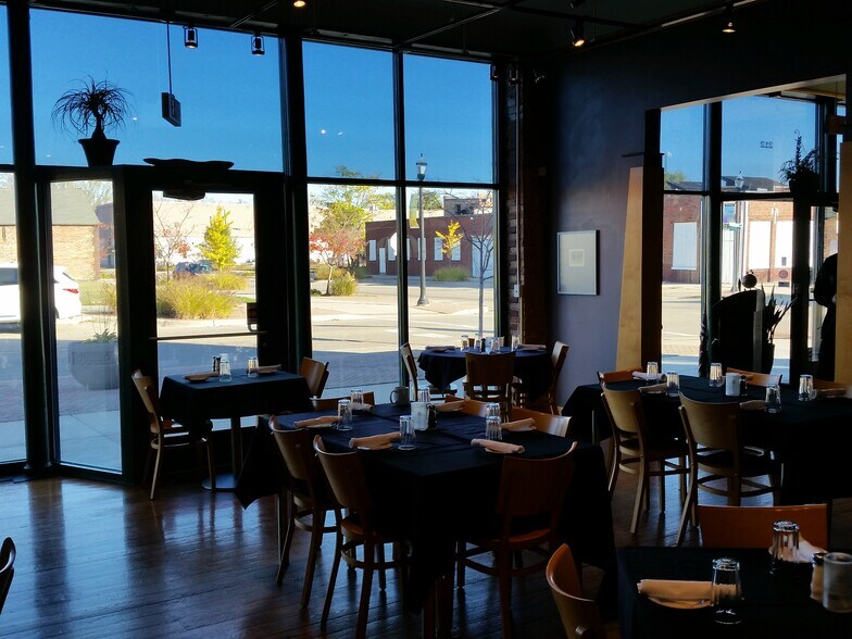 More Photos Of 208-212 Territorial Rd, Benton Harbor Restaurant For Lease
