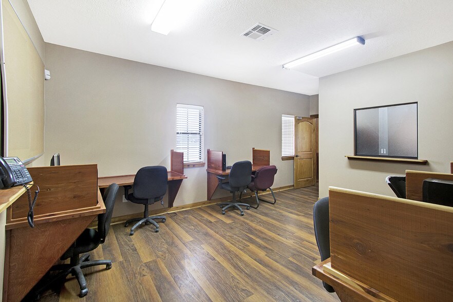 More Photos Of 9027 Blewett Rd, Beaumont Manufacturing For Sale