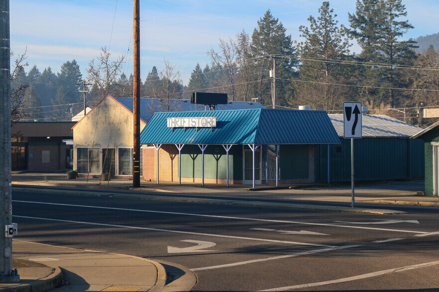 More Photos Of 144 N Redwood Hwy, Cave Junction Storefront Retail Office For Sale