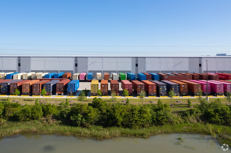 More Photos Of 16801 FM 2354 Rd, Baytown Warehouse For Sale