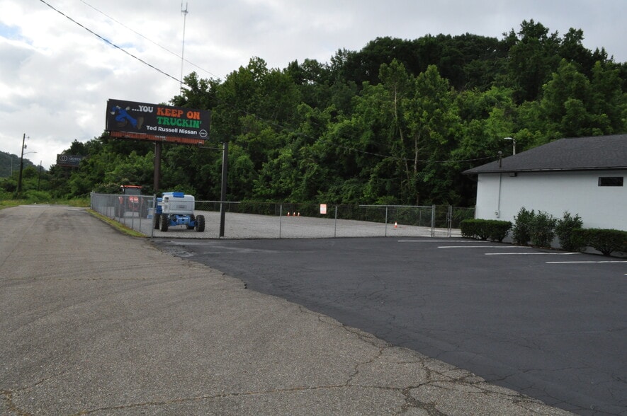 More Photos Of 4701 Hubbs Ln, Knoxville Office For Sale