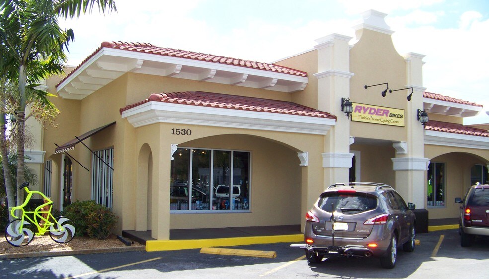 More Photos Of 1530 Dolphin St, Sarasota Storefront For Lease