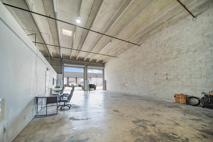 More Photos Of 3018 NW 79th Ave, Doral Warehouse For Lease
