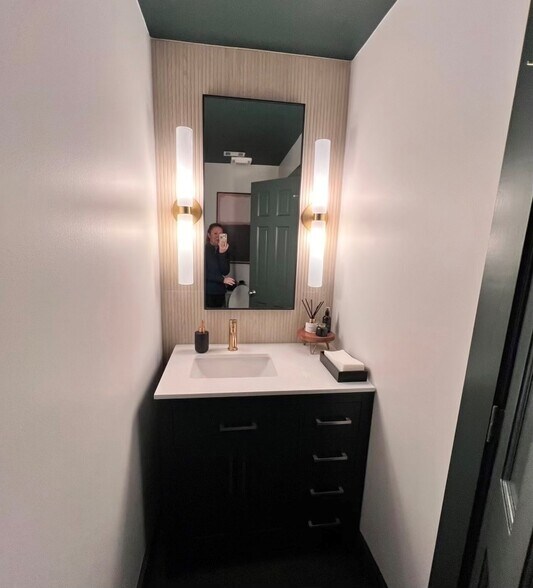 More Photos Of 301 W York St, Savannah Office For Sale