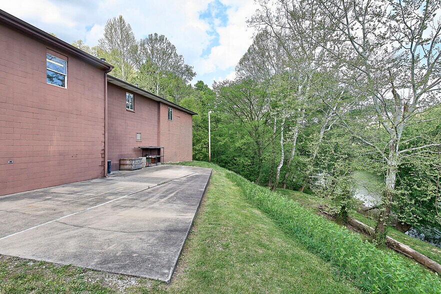 More Photos Of 6328 Elk River Rd, Clendenin Auto Repair For Sale