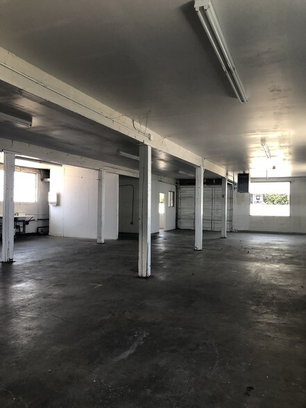 More Photos Of 2060 Warner St NE, Salem Warehouse For Sale