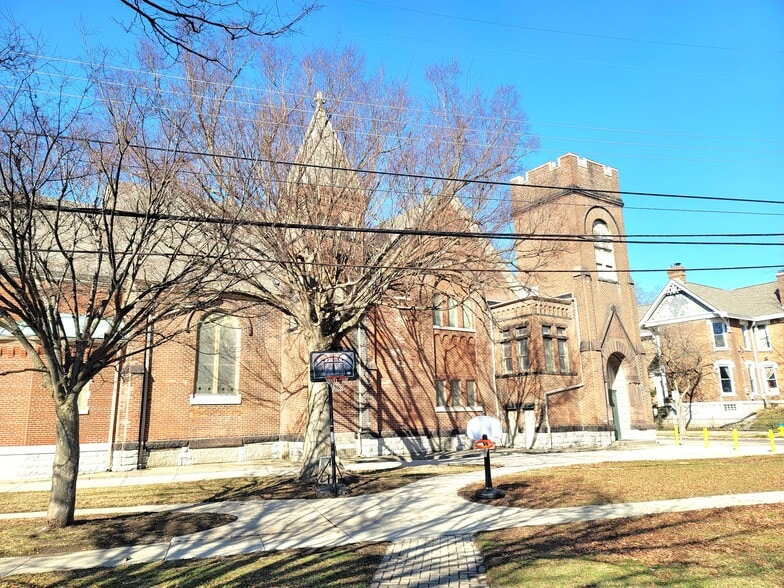 More Photos Of 433 Oak St, Dayton Religious Facility For Sale