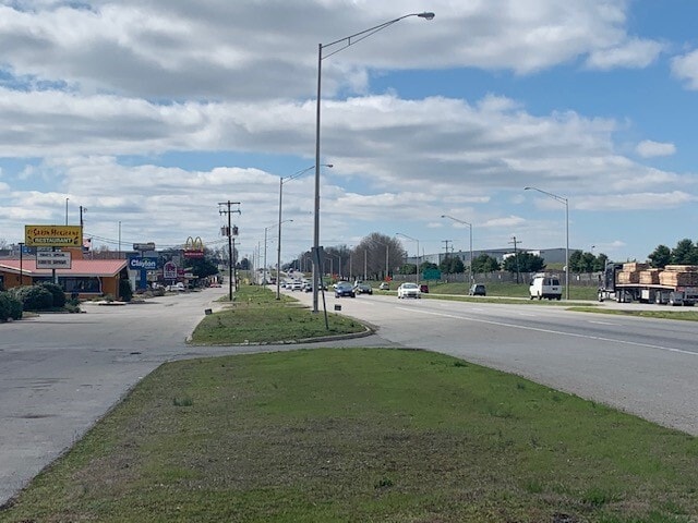 More Photos Of 2684 Alcoa Hwy, Alcoa Service Station For Lease