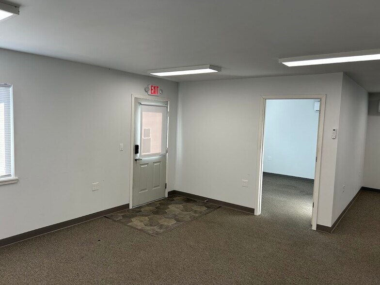 More Photos Of 1622 S Williams Ln, Spokane Light Distribution For Lease