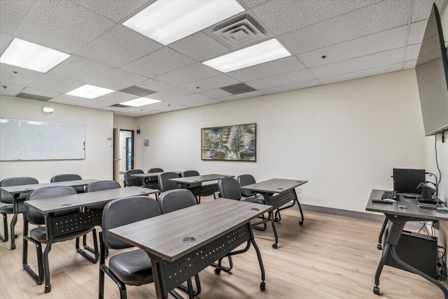 More Photos Of 4220 N 20th Ave, Phoenix Medical For Lease