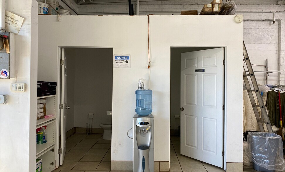 More Photos Of 533 E 31st St, Los Angeles Warehouse For Sale