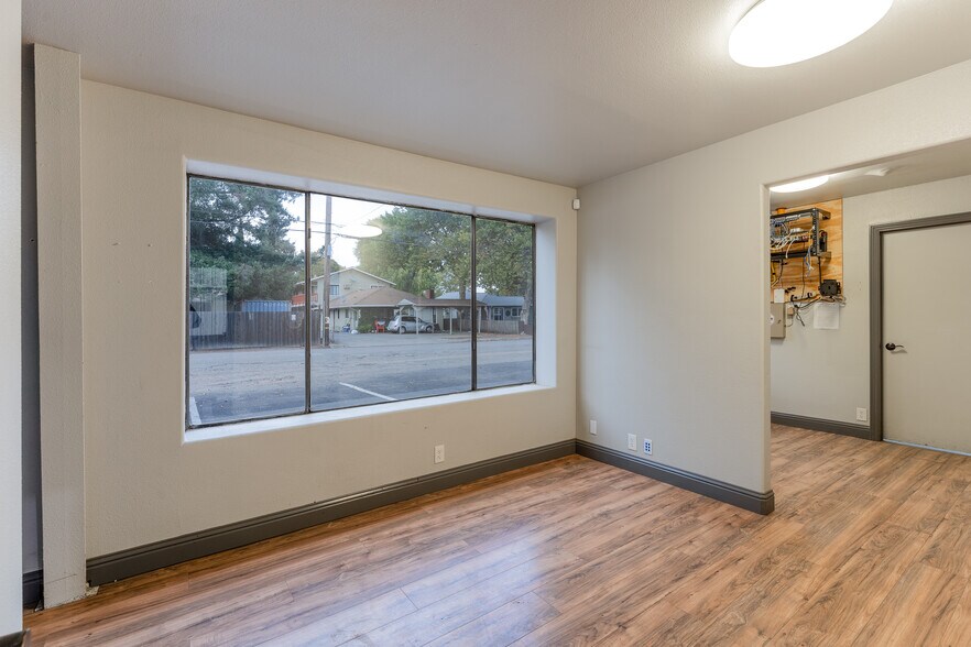 More Photos Of 550 Talmage Rd, Ukiah Auto Repair For Lease
