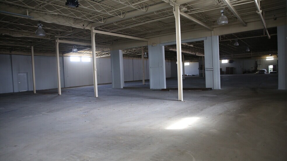 More Photos Of 845 Harrisburg Pike, Columbus Warehouse For Lease