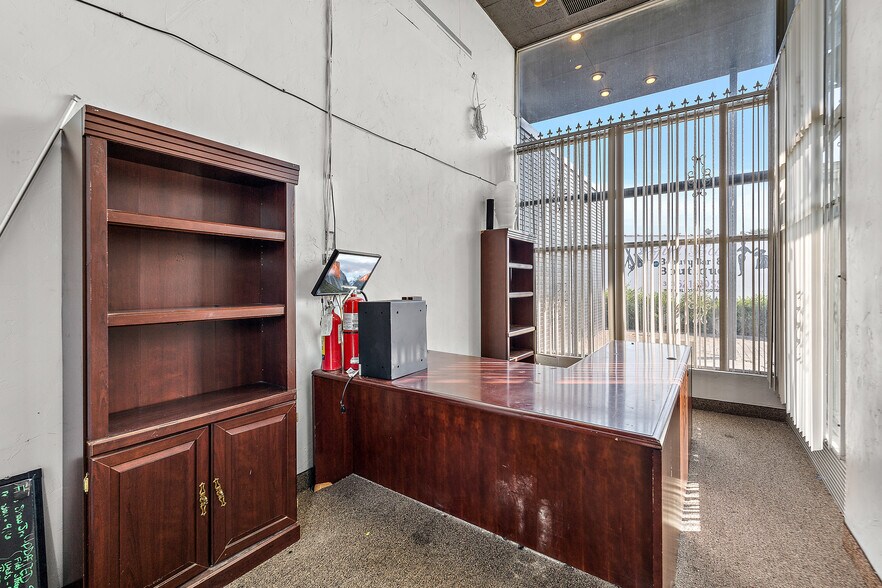 More Photos Of 18901 Kelly Rd, Detroit Bank For Sale