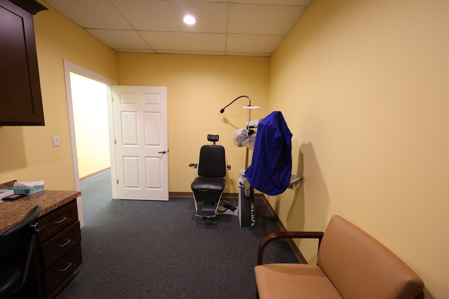 More Photos Of 1010 W Main St, Jacksonville Health Club For Sale