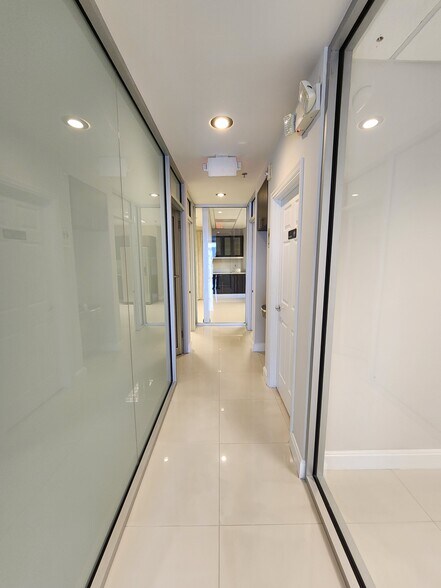 More Photos Of 18501 Pines Blvd, Pembroke Pines Office For Lease