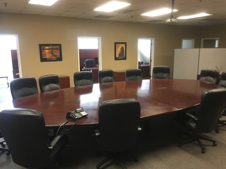 More Photos Of 3600 Regal Blvd, Memphis Showroom For Lease