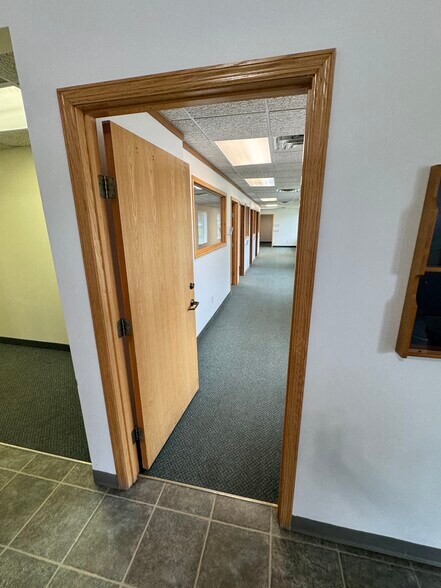 More Photos Of 5833 Pecan St, North Branch Office For Sale