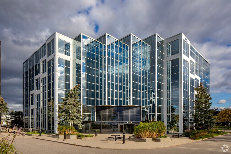 More Photos Of 6715 Airport Rd, Mississauga Unknown For Lease