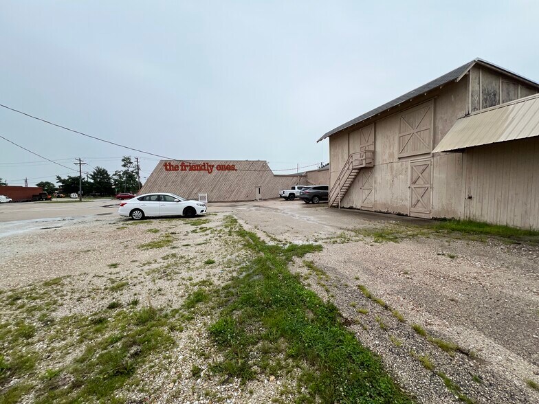 More Photos Of 472 Berrien St, Galesburg Flex For Sale