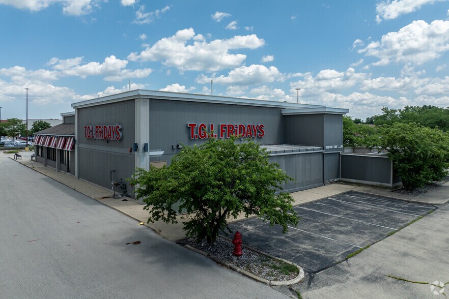 More Photos Of 2189 75th St, Darien Unknown For Lease