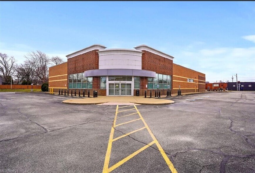 More Photos Of 475 E 185th St, Euclid Drugstore For Sale